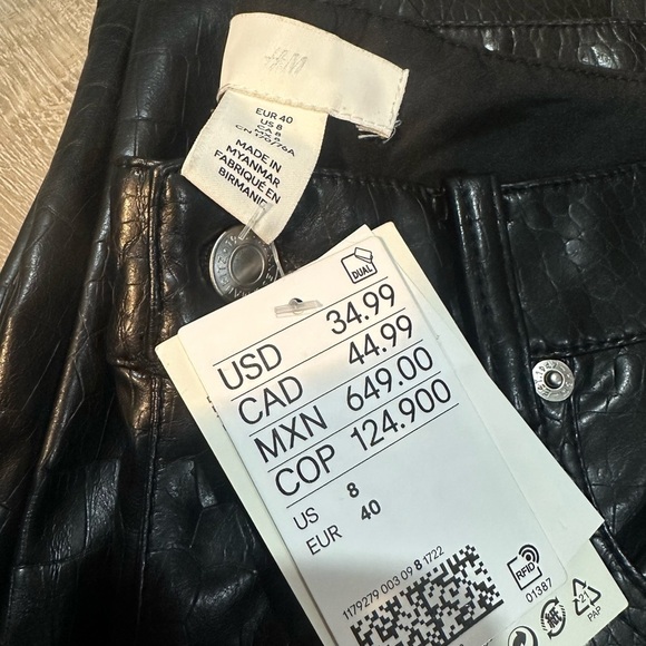 NWT H&M Faux Black Leather Straight Leg Pants Womens Size 8 😻 - Picture 2 of 6
